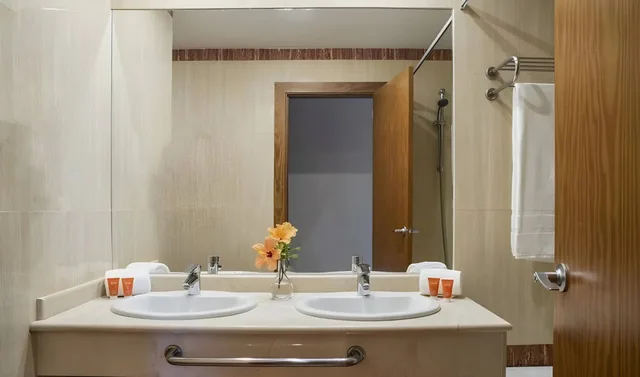 غرفة بغرفتي نوم، Hotel Oh Nice Caledonia 4/5