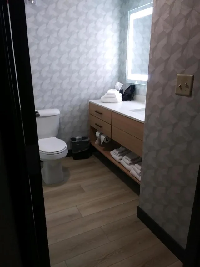 جناح بسريرين كوين بغرفة نوم واحدة مع أريكة، Comfort Suites Cheyenne, WY 4/4
