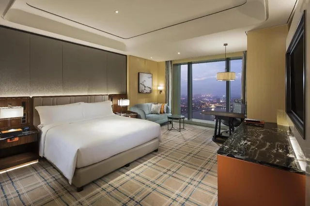 غرفة عائلية بسرير كينج بإطلالة على النهر، Hilton Fuzhou 1/1
