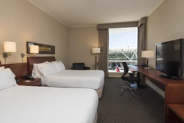 Standard, 2 Queen Beds, Holiday Inn Santiago Airport 6/10