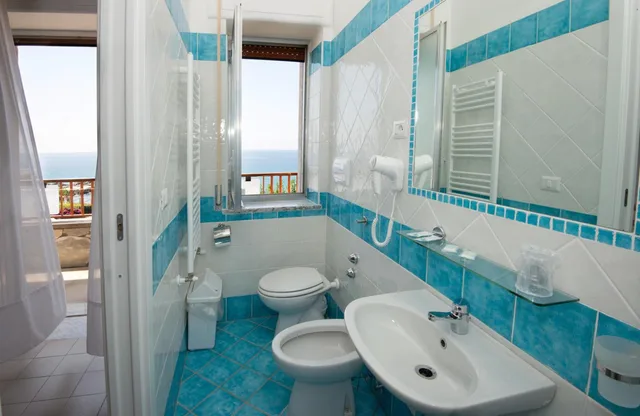 غرفة قياسية بإطلالة على البحر، HOTEL CALANCA 5/10