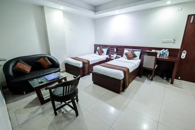 غرفة بريميوم بسريرين منفصلين بغرفة نوم واحدة، HOTEL AVN GRAND 3/4