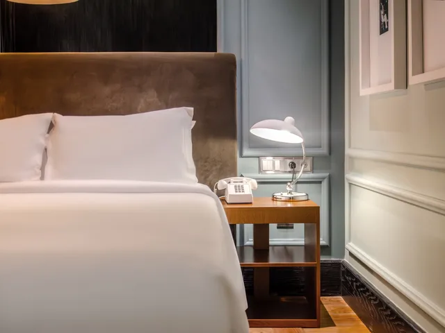 Charming Deluxe، Browns Central Hotel 6/10