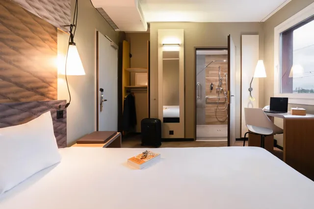 Standard, Queen Bed, Accessible, IBIS GENEVE AEROPORT 2/3