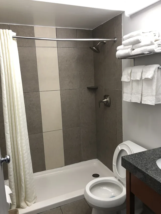 غرفة قياسية بسريرين كوين، Quality Inn and Suites Watertown Fort Drum 8/8