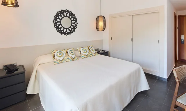 غرفة ديلوكس بإطلالة على البحر، Palladium Hotel Cala Llonga - Adults Only 4/10