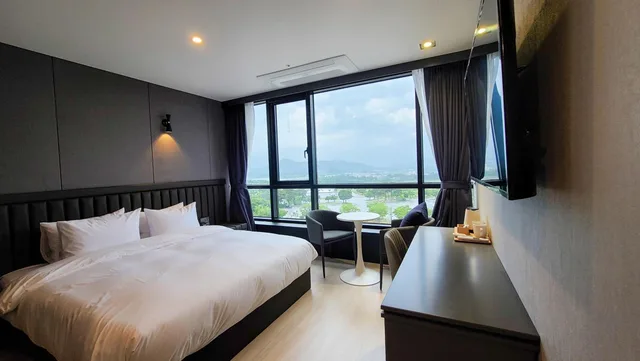 غرفة ديلوكس بسرير مزدوج بحوض استحمام، Hotel Ohevday 1/7
