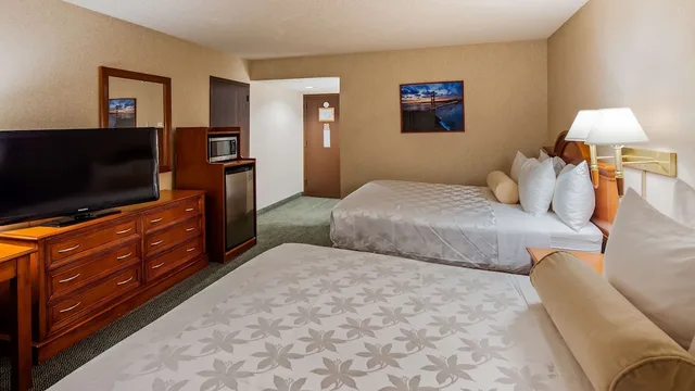 Standard, 2 Queen Beds, Accessible, SureStay Plus Hotel by Best Western Reno Airport 3/10