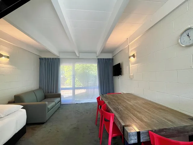 غرفة عائلية بسرير كوين وسريرين منفصلين بغرفة نوم واحدة بمطبخ صغير، Mt Eden Motel 3/5