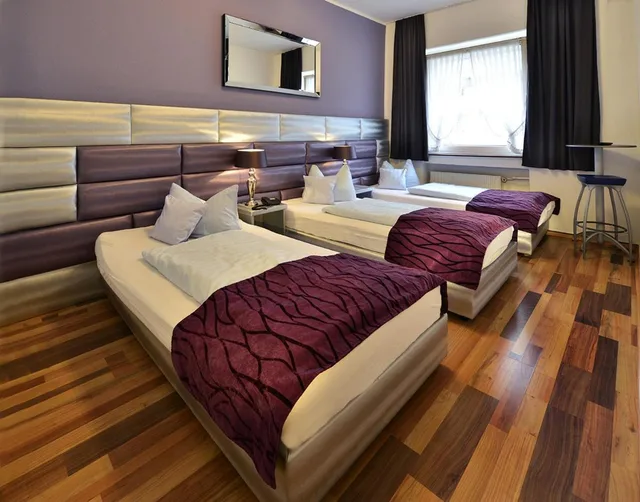 غرفة ثلاثية، Hotel Am Wehrhahn 7/7