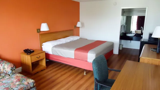 غرفة ديلوكس بسرير كينج لذوي الإعاقة، Motel6 Natchitoches, LA 2/10