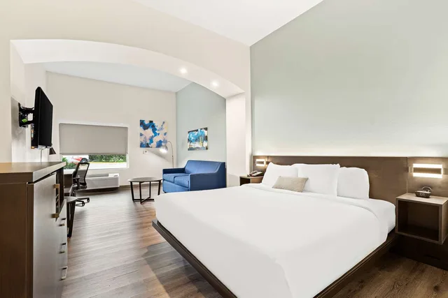 Suite, King Bed, Accessible, Best Western Iowa/Lake Charles East 1/3