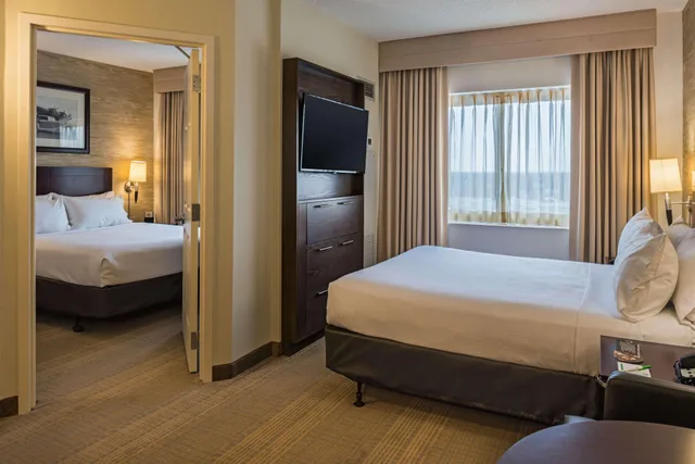 1 Bedroom, Suite, Queen Bed, Sonesta Chicago O'Hare Airport 1/3