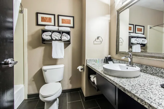 جناح بسريرين كوين مع أريكة، Comfort Suites Fairgrounds West 5/5