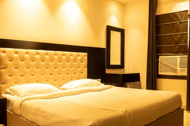 Executive, Double Bed, HOTEL LE GOLDEN 2/2