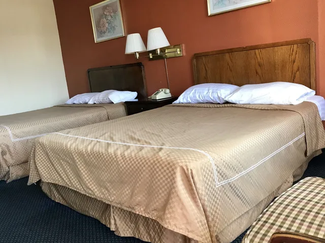 غرفة بسريرين كوين، Executive Inn 1/3