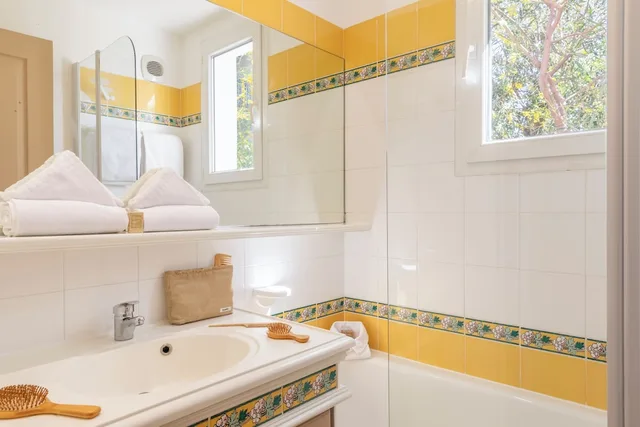 1 Bedroom, Apartment, Bunk Bed, Sea View, 2 Sofa, Balcony or Terrace، Maeva Particuliers Les Restanques Du Golfe de Saint Tropez 8/8
