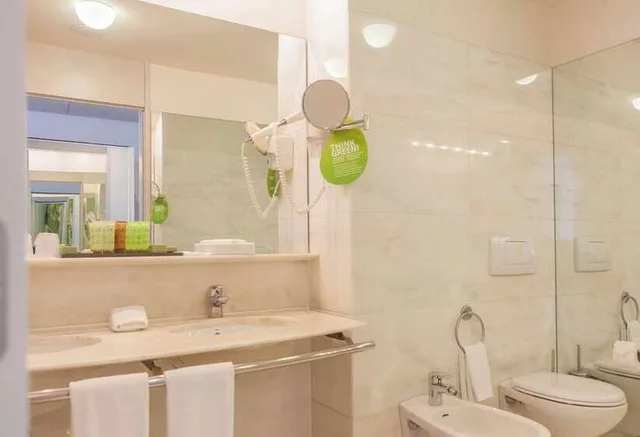 غرفة بريميوم بسرير مزدوج بإطلالة على البحر، Vidamar Resort Madeira 3/4