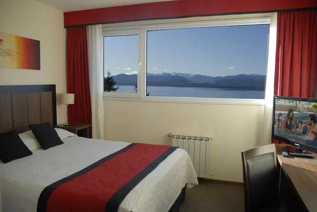 Room, Twin Beds, Lake View, Huinid Pioneros 1/2