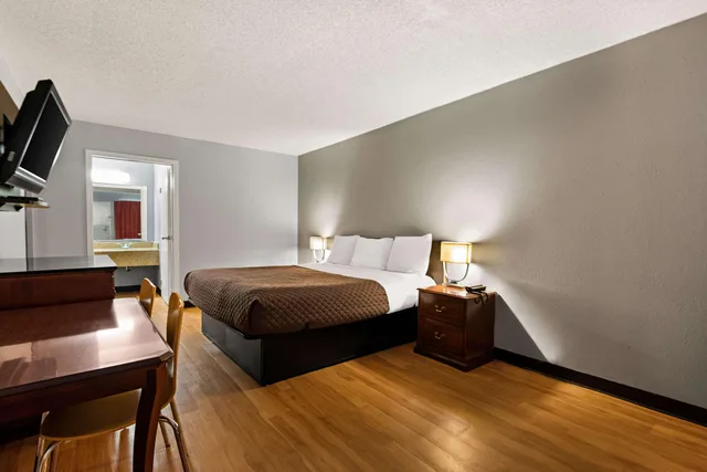 غرفة بسرير كينج، Rodeway Inn Brooklawn, NJ 2/6