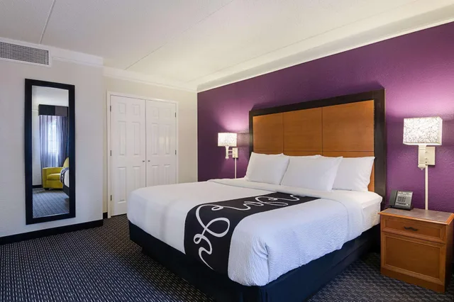 Suite, Multiple Beds، La Quinta Inn & Suites by Wyndham Miami Airport East 2/5