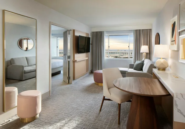 جناح بسريرين كوين بإطلالة على المدينة، Hilton Santa Monica Hotel Suites 5/5