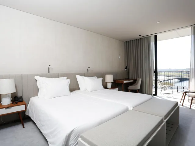غرفة بسريرين منفصلين مع سرير إضافي، Montebelo Vista Alegre Ilhavo Hotel 1/7