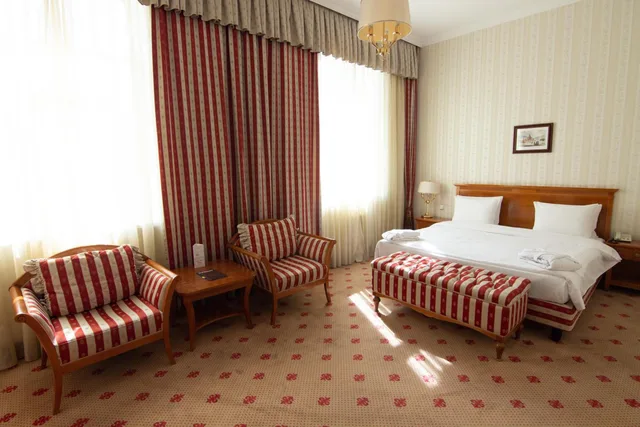 غرفة ديلوكس بسرير كوين، Grand Hotel Tien Shan 3/8