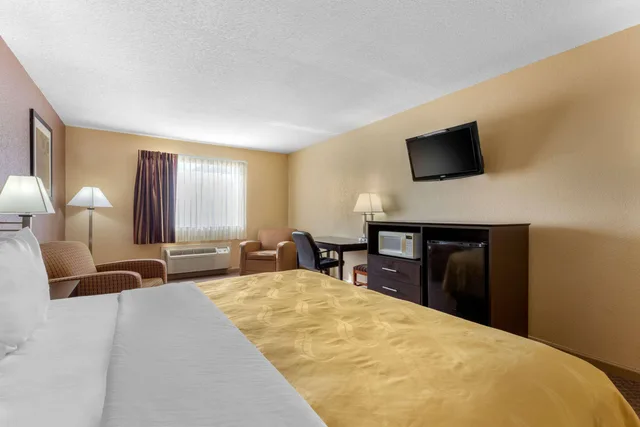 غرفة بسرير كينج لذوي الإعاقة، Quality Inn West Memphis 1/3