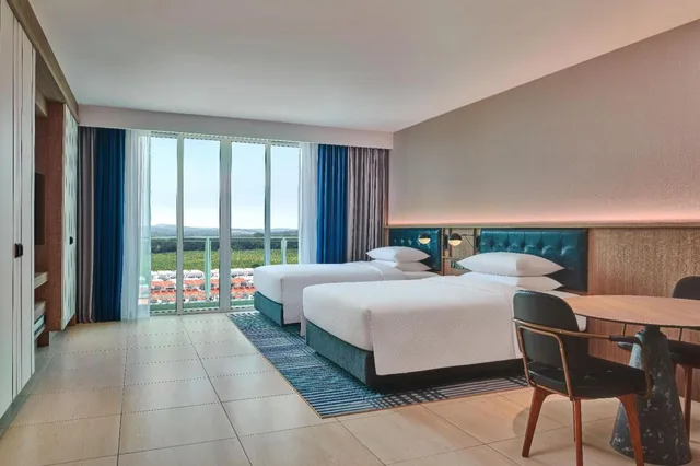 غرفة بريميوم بسريرين مزدوجين بشرفة، Four Points By Sheraton Desaru 3/4