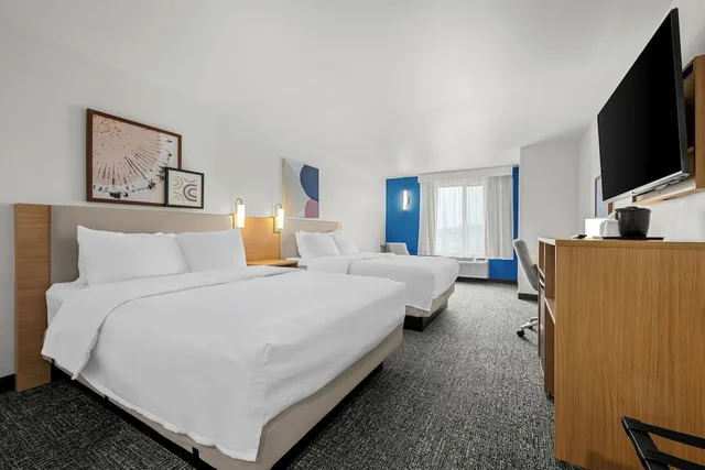 غرفة بسريرين كوين، Spark by Hilton Pelham Birmingham I 65 1/4