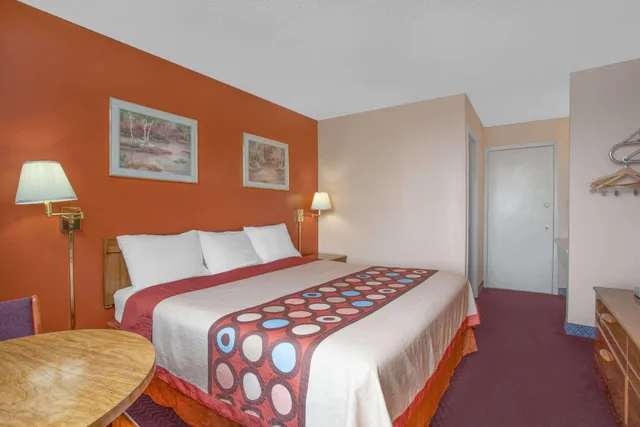 غرفة بسرير مزدوج، Super 8 By Wyndham Carlisle North 2/2