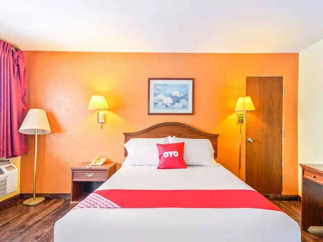 غرفة بسرير كينج، OYO Hotel Downtown Peoria I-74 8/10