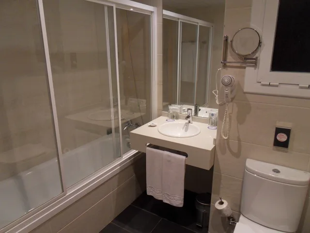 غرفة قياسية بسرير مزدوج أو سريرين منفصلين، Hotel Horitzo 1/1