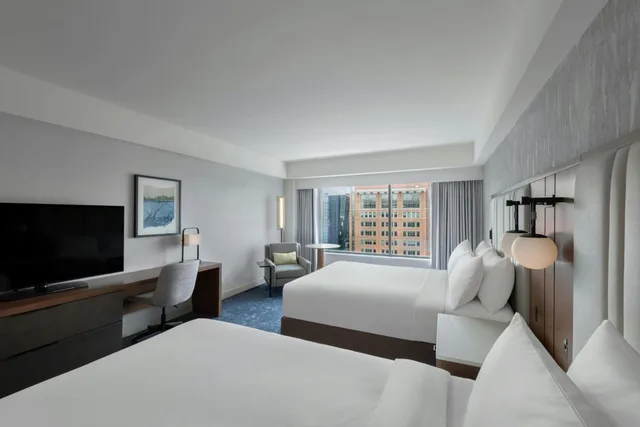 غرفة بسريرين مزدوجين لذوي الإعاقة، Renaissance Boston Waterfront Hotel 3/10