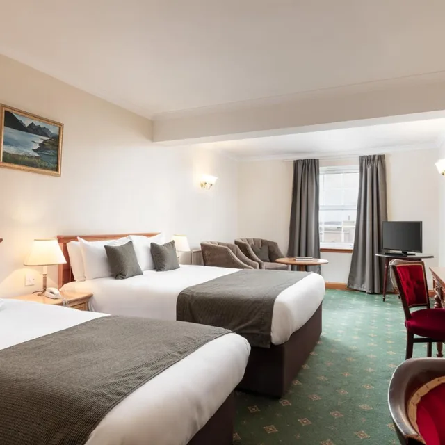 غرفة عائلية بإطلالة على البحيرة، North West Castle Hotel 1/3