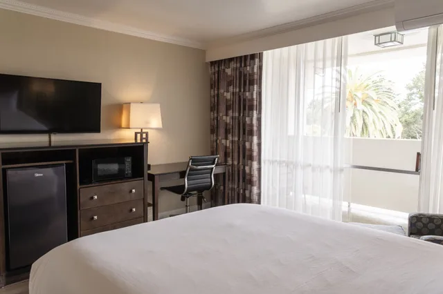 غرفة قياسية بسرير كوين لذوي الإعاقة، Travelodge By Wyndham Monterey Bay 4/5