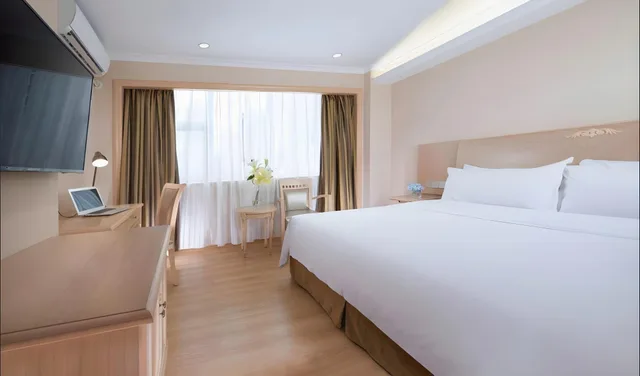 غرفة ديلوكس بسرير كينج، Vienna Hotel Haiwan Branch 1/1