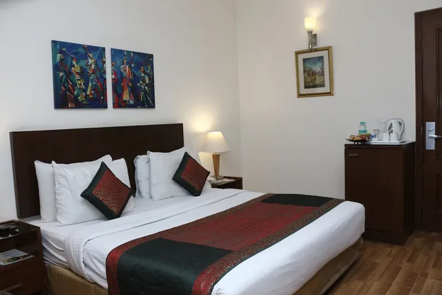 غرفة سوبيريور بسرير فردي، Velvet Apple Hotels 1/6
