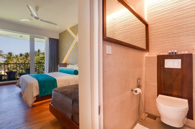 Coastal, Deluxe, King Bed, Balcony، Camelot Beach 3/6