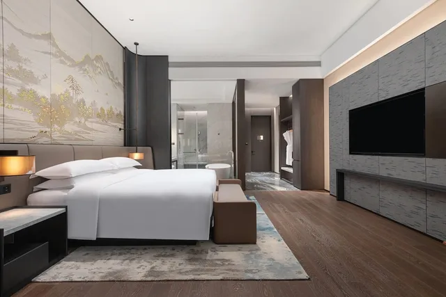 Deluxe, King Bed, Wyndham Huaihua South 1/1