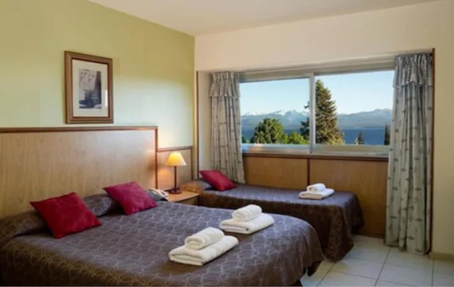غرفة ثلاثية بثلاثة أسرّة، Hotel Internacional Bariloche 1/3