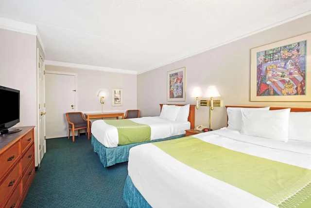 غرفة بسريرين مزدوجين، Days Inn by Wyndham Reno 1/1
