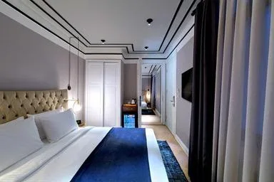 Connecting, Family, 2 Double Beds, No Window، Walton Hotels Galata 1/1