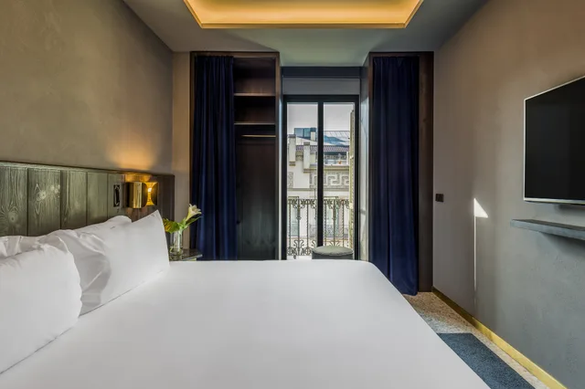 غرفة قياسية بشرفة، ROOM MATE GERARD 1/3