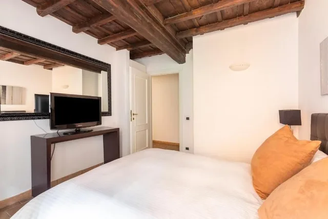 Deluxe, Apartment, King Bed, Sofa, Separate Building، Dimora ai Fori - Guesthouse 2/3