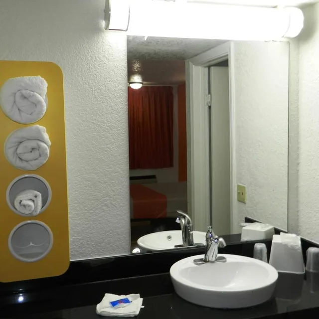 غرفة بسرير كوين لغير المدخنين، Motel6 Oklahoma City, OK - Airport East 9/10