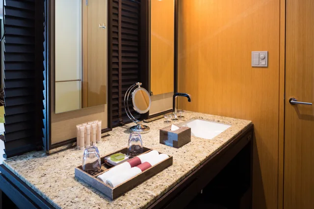 Room, King Bed, City View, Oriental Floor، Oriental Hotel 8/10