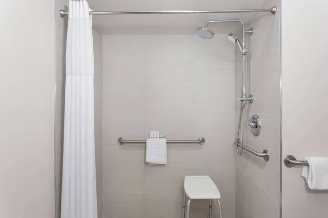 غرفة بسرير كوين لذوي الإعاقة، Travelodge by Wyndham Orlando Lake Buena Vista South 2/2