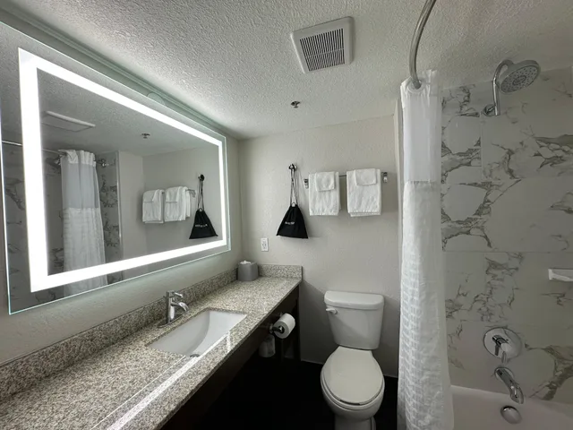 غرفة قياسية بسرير مزدوج، Holiday Inn Express And Suite Eden Prairie Minneapolis 2/2